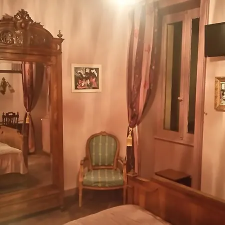 Chambres D'hotes Chateau De Serans - Atelier Balias Bed & Breakfast