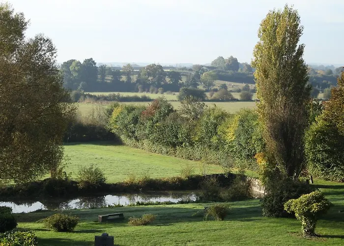 Chambres D'hotes Chateau De Serans - Atelier Balias Bed & Breakfast